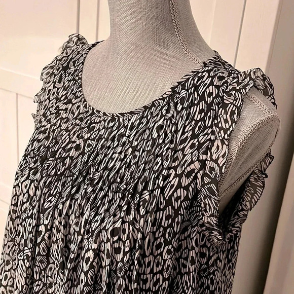 MICHAEL KORS NWOT Animal Print Sleeveless Ruffle Top, Size M - Picture 2 of 13